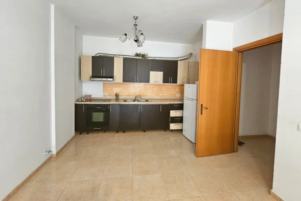Shtepi me qera Apartament ne Tirane, 2+1, Mobilimi E mobiluar, Pagesa 500  Euro.