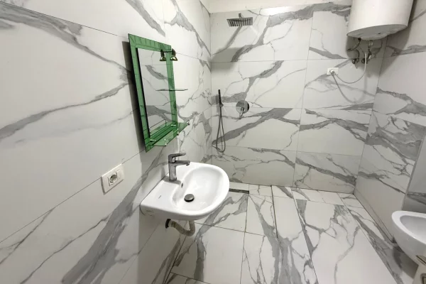 Shtepi me qera Apartament ne Tirane, 1+1, Mobilimi E mobiluar, Pagesa 450  Euro.