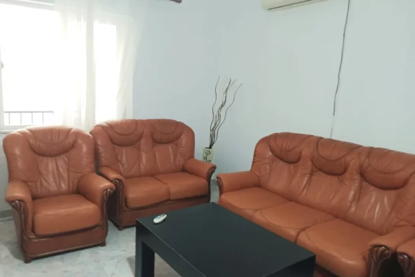 Shtepi me qera 2+1 ne Tirane - 450 Euro