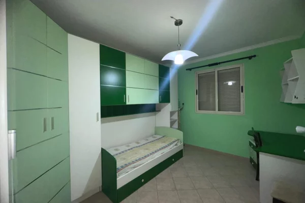 Shtepi me qera Apartament ne Tirane, 2+1, Mobilimi E mobiluar, Pagesa 500  Euro.