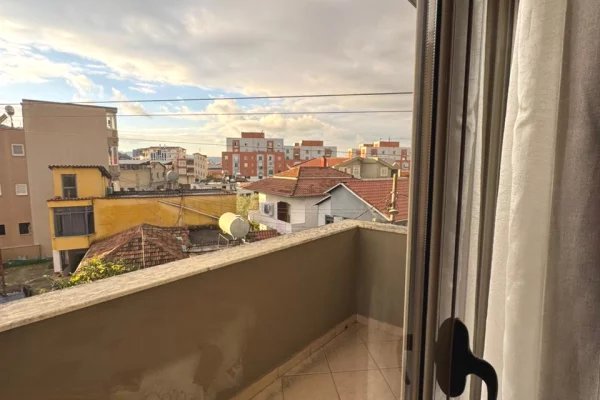 Shtepi me qera 1+1 ne Tirane - 400 Euro