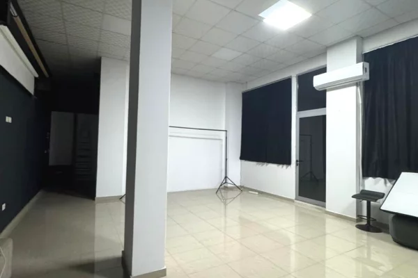 Ambient biznesi me qera 3+1 ne Tirane - 450 Euro