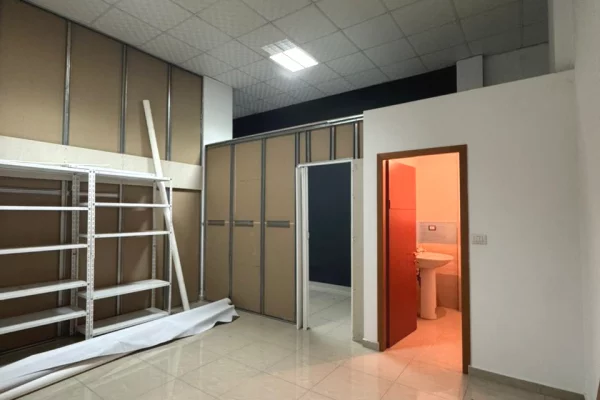 Ambient biznesi me qera 3+1 ne Tirane - 450 Euro