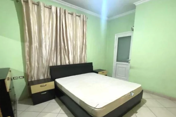 Shtepi me qera Apartament ne Tirane, 3+1, Mobilimi E mobiluar, Pagesa 600  Euro.