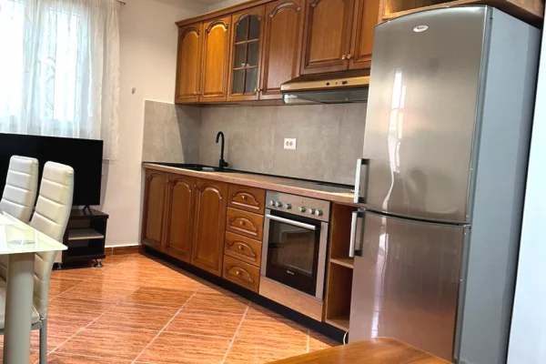 Shtepi me qera Apartament ne Tirane, 1+1, Mobilimi E mobiluar, Pagesa 400  Euro.