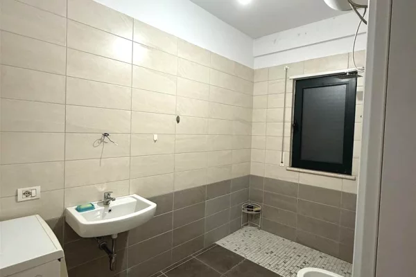 Shtepi me qera 2+1 ne Tirane - 550 Euro