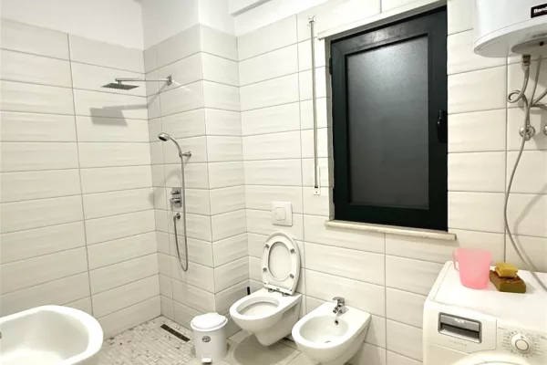 Shtepi me qera Apartament ne Tirane, 2+1, Mobilimi E mobiluar, Pagesa 550  Euro.