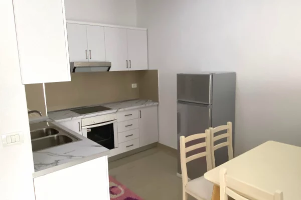 Shtepi me qera Apartament ne Tirane, 1+1, Mobilimi E mobiluar, Pagesa 40,000  Leke.