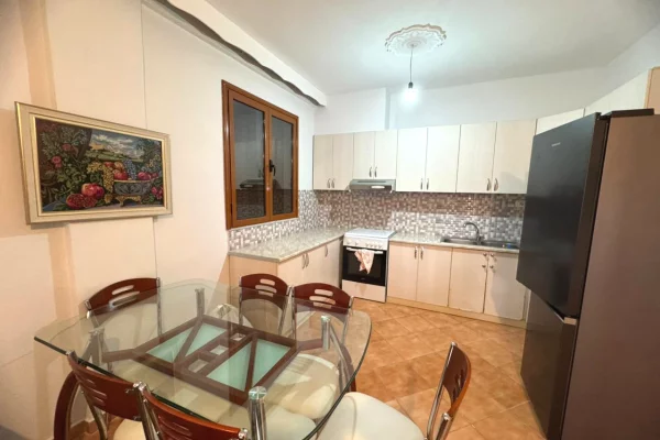 Shtepi me qera 2+1 ne Tirane - 500 Euro