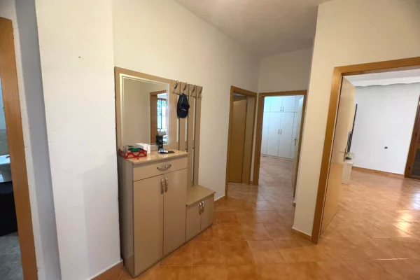 Shtepi me qera Apartament ne Tirane, 2+1, Mobilimi E mobiluar, Pagesa 500  Euro.