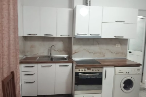 Shtepi me qera Apartament ne Tirane, Garsoniere, Mobilimi E mobiluar, Pagesa 350  Euro.