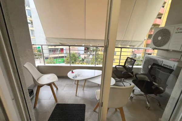 Ambient biznesi me qera 3+1 ne Tirane - 600 Euro