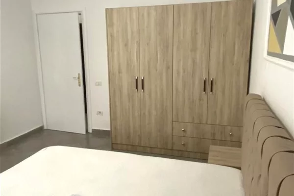 Shtepi me qera Apartament ne Tirane, 1+1, Mobilimi E mobiluar, Pagesa 400  Euro.