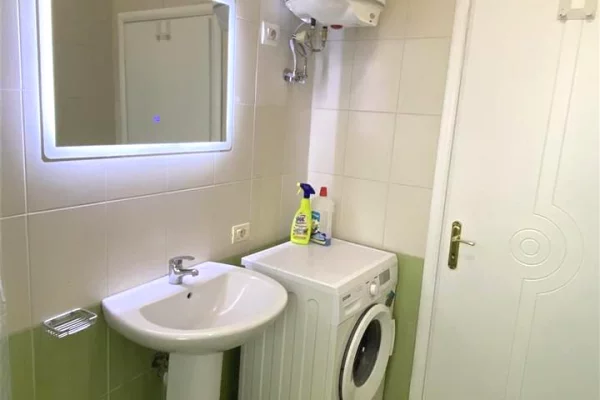 Shtepi me qera Apartament ne Tirane, 1+1, Mobilimi E mobiluar, Pagesa 400  Euro.