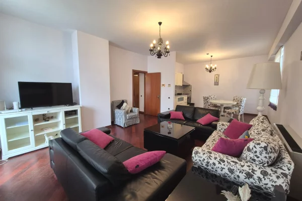 Shtepi me qera 2+1 ne Tirane - 1,300 Euro