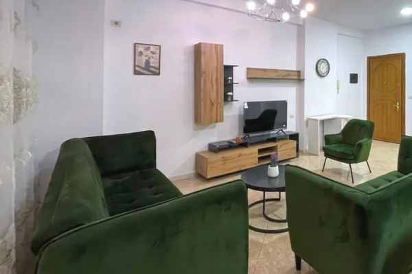 Shtepi me qera 2+1 ne Tirane - 750 Euro