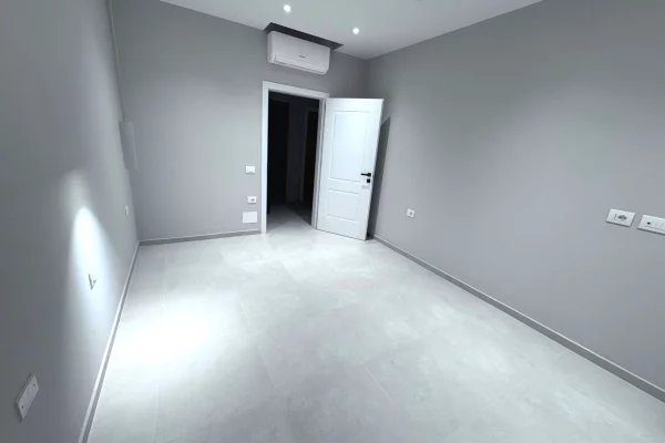 Shtepi me qera Apartament ne Tirane, 1+1, Mobilimi Bosh, pa mobiluar, Pagesa 400  Euro.