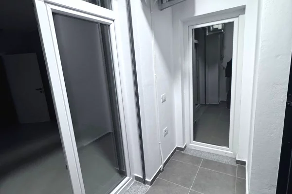 Shtepi me qera Apartament ne Tirane, 1+1, Mobilimi Bosh, pa mobiluar, Pagesa 400  Euro.