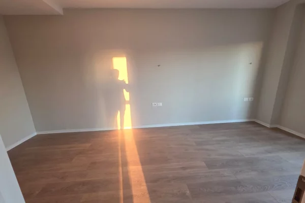 Ambiente Commerciale in Affitto 2+1 a Tirana - 1,800 Euro