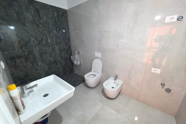  🏢 Jepet me qira ambient per zyra – Rruga e Kavajes!!!!!!