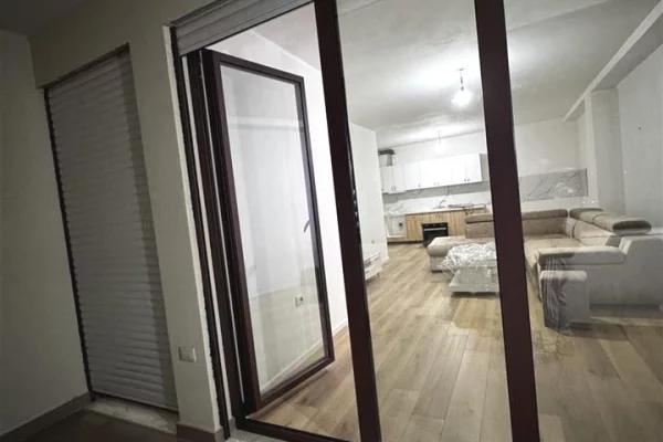 Shtepi me qera Apartament ne Tirane, 1+1, Mobilimi E mobiluar, Pagesa 500  Euro.