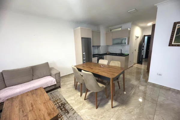 Shtepi me qera Apartament ne Tirane, 1+1, Mobilimi E mobiluar, Pagesa 650  Euro.