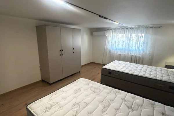 Shtepi me qera Apartament ne Tirane, 2+1, Mobilimi E mobiluar, Pagesa 800  Euro.