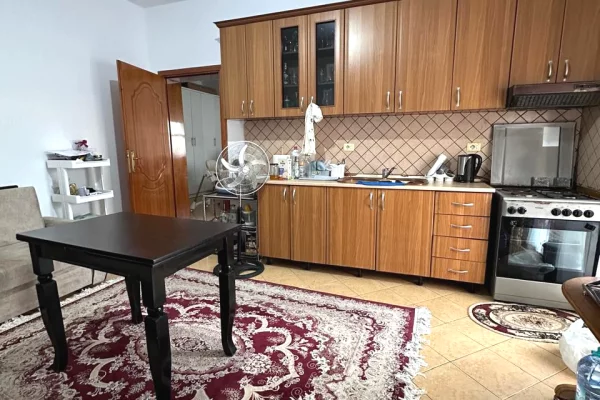 Shtepi me qera 2+1 ne Tirane - 450 Euro