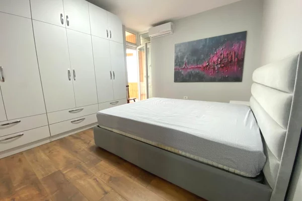 Shtepi me qera Apartament ne Tirane, 2+1, Mobilimi E mobiluar, Pagesa 1,150  Euro.