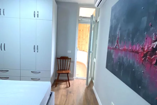 Shtepi me qera Apartament ne Tirane, 2+1, Mobilimi E mobiluar, Pagesa 1,150  Euro.