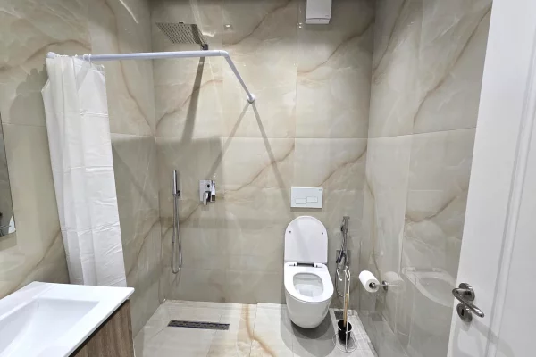 Shtepi ne shitje Apartament ne Tirane, 2+1, Mobilimi E mobiluar, Pagesa 210,000  Euro.