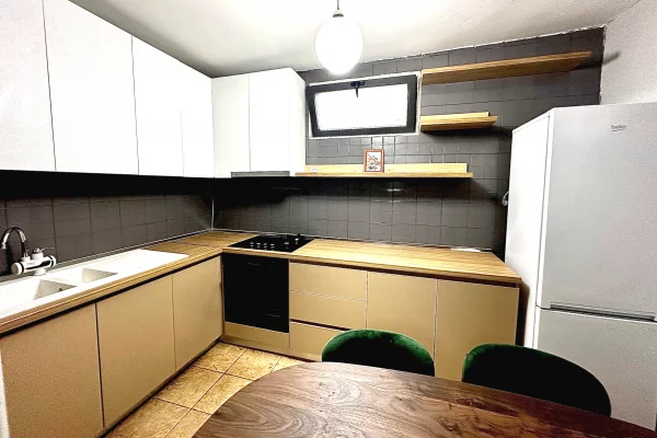 Shtepi me qera Apartament ne Tirane, 2+1, Mobilimi E mobiluar, Pagesa 700  Euro.