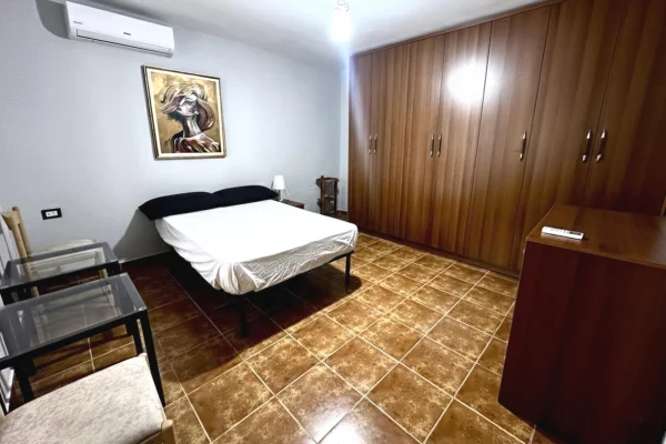 Shtepi me qera Apartament ne Tirane, 2+1, Mobilimi E mobiluar, Pagesa 700  Euro.