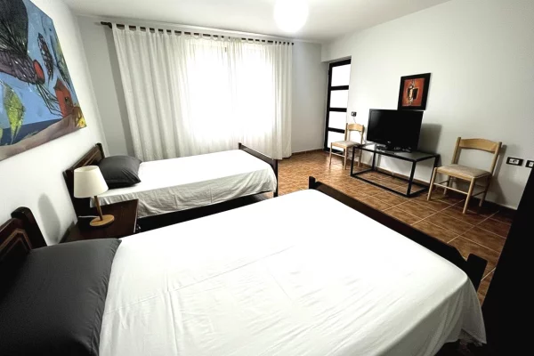 Shtepi me qera Apartament ne Tirane, 2+1, Mobilimi E mobiluar, Pagesa 700  Euro.