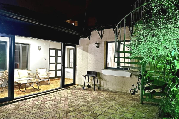 Shtepi me qera Apartament ne Tirane, 2+1, Mobilimi E mobiluar, Pagesa 700  Euro.