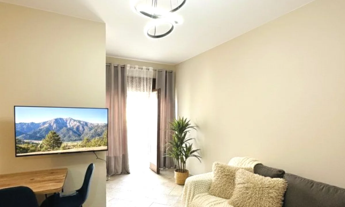 Shtepi me qera Apartament ne Tirane, 1+1, Mobilimi E mobiluar, Pagesa 550  Euro.