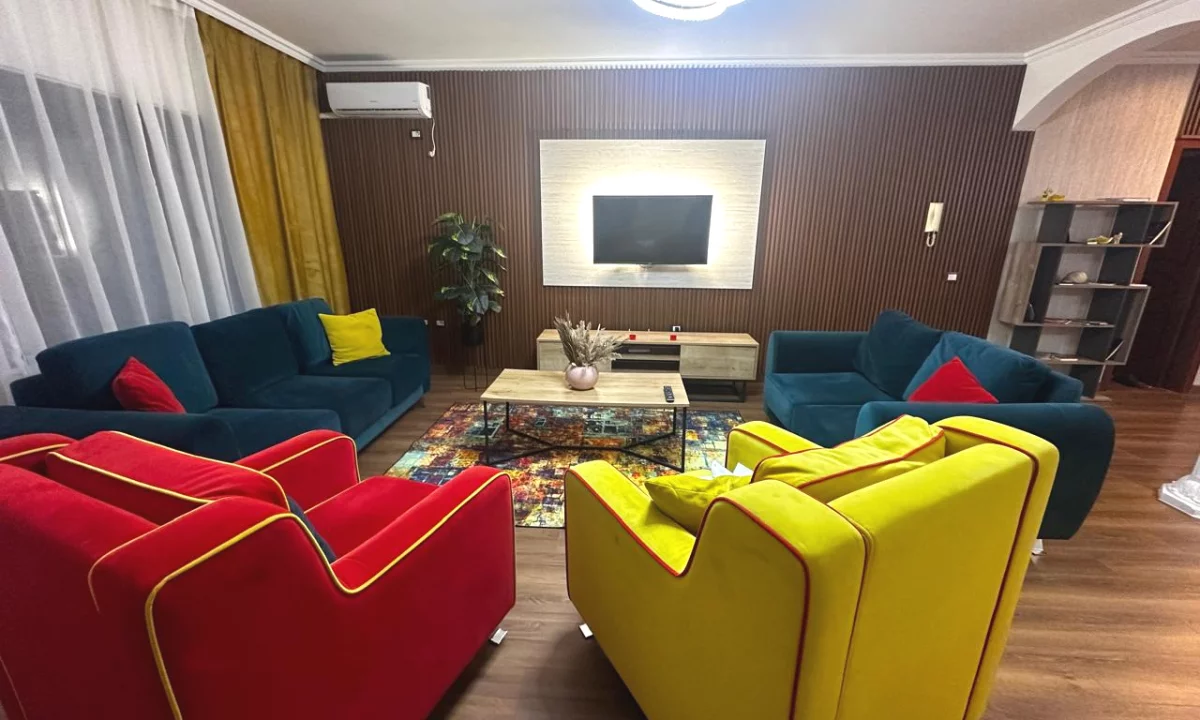 Shtepi me qera Apartament ne Tirane, 2+1, Mobilimi E mobiluar, Pagesa 800  Euro.