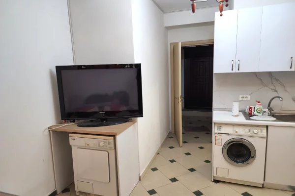 Shtepi me qera Garsoniere ne Tirane - 300 Euro