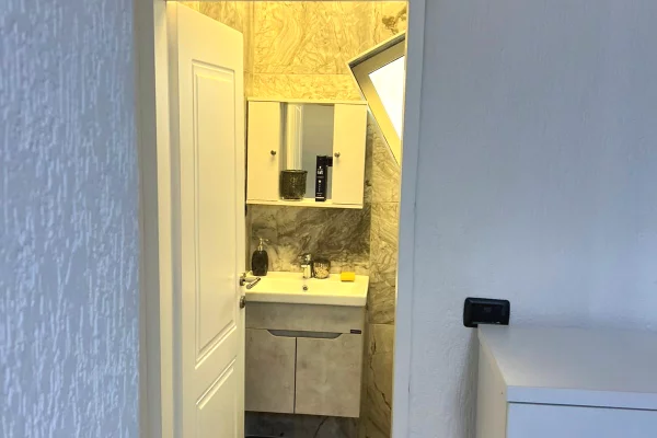 Shtepi me qera Apartament ne Tirane, Garsoniere, Mobilimi E mobiluar, Pagesa 450  Euro.