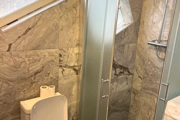 Shtepi me qera Apartament ne Tirane, Garsoniere, Mobilimi E mobiluar, Pagesa 450  Euro.