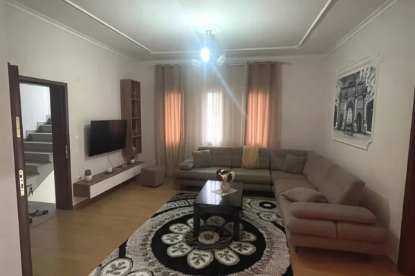 Shtepi me qera 2+1 ne Tirane - 450 Euro