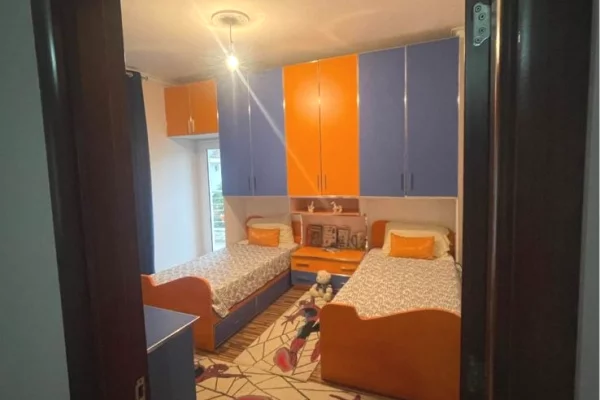 Shtepi me qera Apartament ne Tirane, 2+1, Mobilimi E mobiluar, Pagesa 450  Euro.