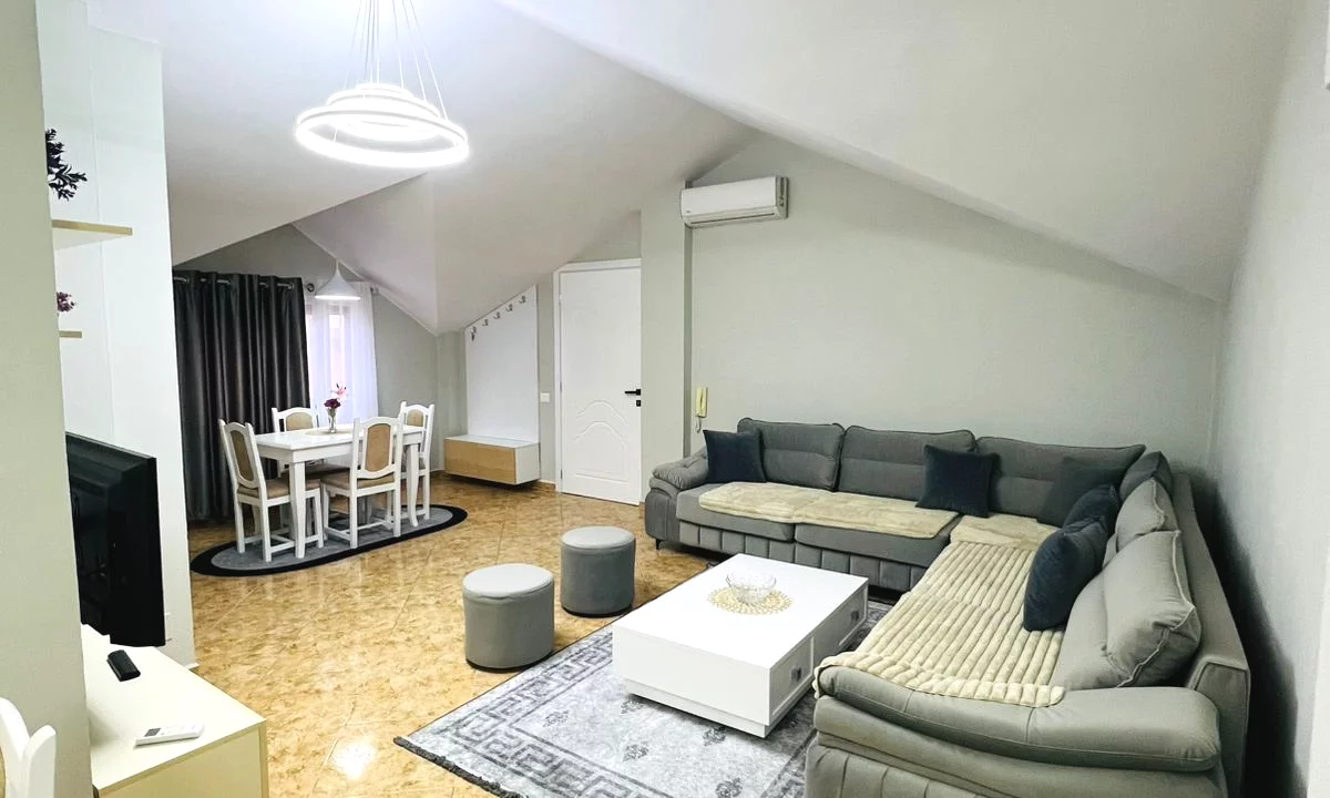 Shtepi me qera Apartament ne Tirane, 2+1, Mobilimi E mobiluar, Pagesa 700  Euro.