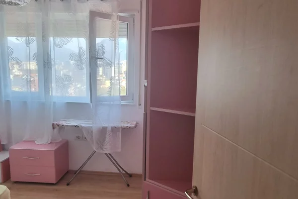 Shtepi me qera Apartament ne Tirane, 2+1, Mobilimi E mobiluar, Pagesa 600  Euro.