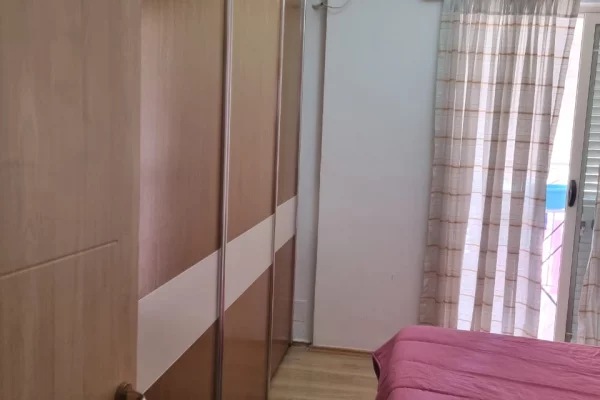 Shtepi me qera Apartament ne Tirane, 2+1, Mobilimi E mobiluar, Pagesa 600  Euro.