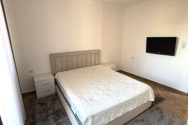 Shtepi me qera Apartament ne Tirane, 1+1, Mobilimi E mobiluar, Pagesa 400  Euro.