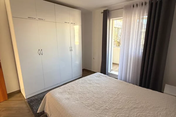 Shtepi me qera Apartament ne Tirane, 1+1, Mobilimi E mobiluar, Pagesa 400  Euro.