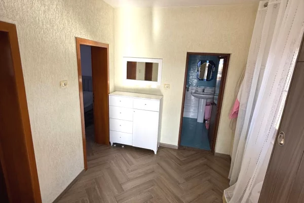 Shtepi me qera Apartament ne Tirane, 1+1, Mobilimi E mobiluar, Pagesa 400  Euro.