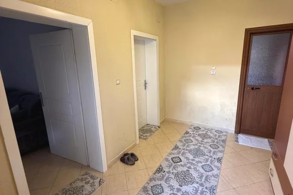 Shtepi me qera Apartament ne Tirane, 1+1, Mobilimi E mobiluar, Pagesa 400  Euro.