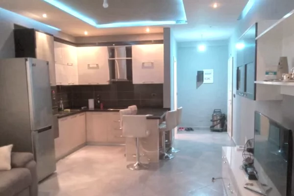 Shtepi me qera Apartament ne Tirane, 2+1, Mobilimi E mobiluar, Pagesa 500  Euro.